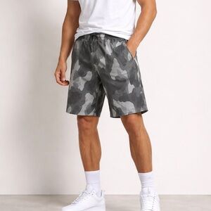 A|X Armani Exchange Camo Sweat Shorts Men’s Medium Gray Military Camouflage